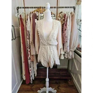 ILLA ILLA Women's S Cream Lace Bell Sleeve Hi-Low Boho Romper